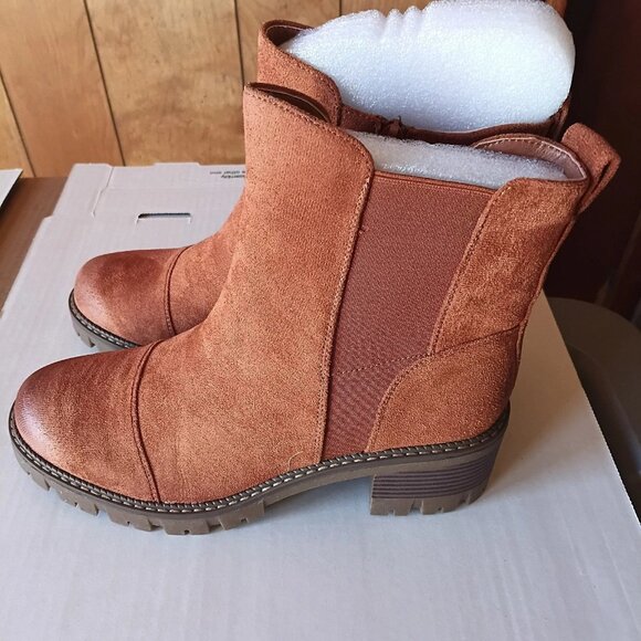 Pierre Dumas Women's Cognac Brown Faux Suede Ankle Boots Size 8 1/2 NIB - Picture 3 of 5